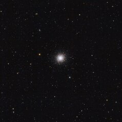 M13-ED80-500 M 13 im Herkules, Lacerta 80/500, Canon EOSR, ISO2000 148 x 60s Staradventure GTI Crop 100%, Pichl 20230715