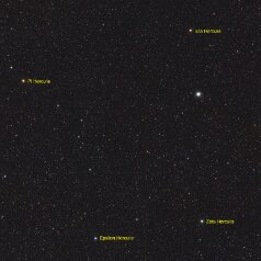 M13-Herkules-widefield-ID M 13 im Herkules, Canon EOSR Samyang135 f2.8 ISO2000 85 x 60s Staradventure GTI, Pichl 20230707